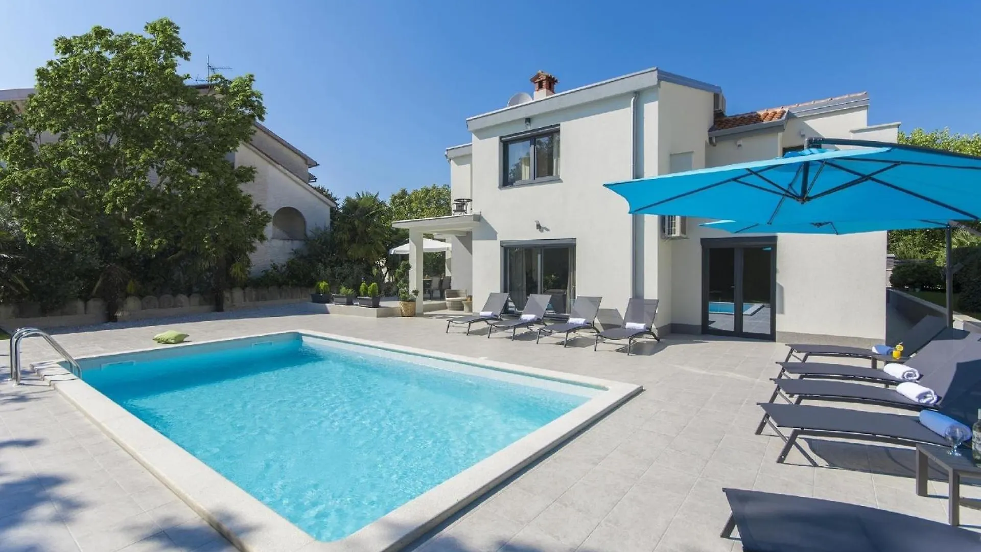 Ferienhaus Mit Privatpool Fuer 9 Personen Ca 248 Qm In Porec, Istrien Istrische Riviera 0*, Porec