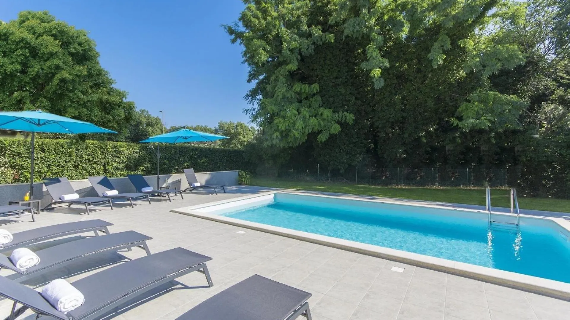 Ferienhaus Mit Privatpool Fuer 9 Personen Ca 248 Qm In Porec, Istrien Istrische Riviera 0*, Porec